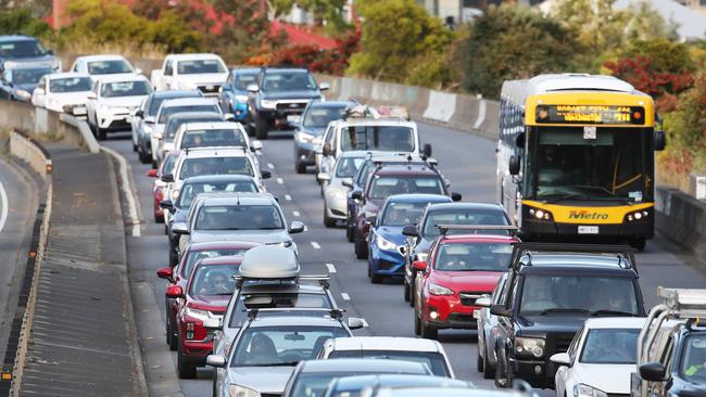 State Budget 2023. Heavy traffic in bound to Hobart on the Southern Outlet with a fifth lane proposed. Picture: Nikki Davis-Jones