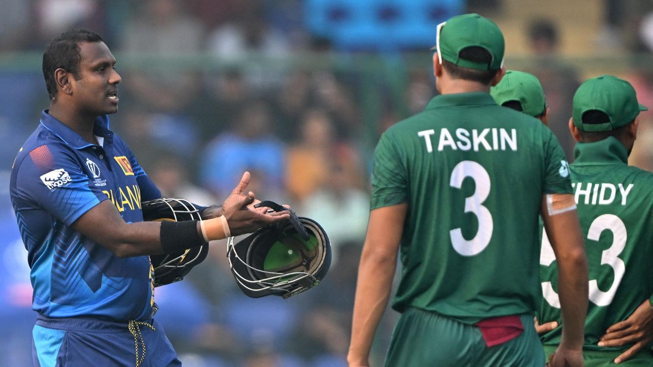 Sri Lanka's Angelo Mathews (L) speaks with Bangladesh's players after he was timed out during the 2023 ICC Men's Cricket World Cup one-day international (ODI) match between Bangladesh and Sri Lanka at the Arun Jaitley Stadium in New Delhi on November 6, 2023. (Photo by Arun SANKAR / AFP)