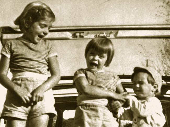 SA missing Beaumont children in back of car during family outing in 1965.  (L-r) Jane, Arnna and Grant.  /Missing/persons/Beaumont/children Picture: File Photo