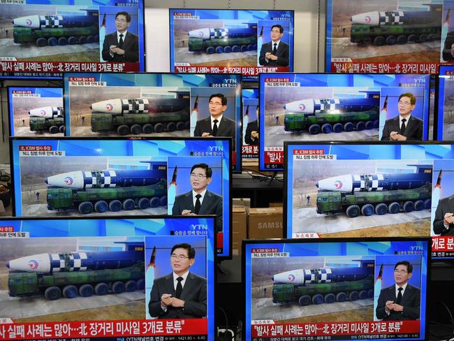 Television screens show a news report about the latest North Korean missile launch with file footage of a North Korean missile, at an electronic market in Seoul. Picture: Jung Yeon-je / AFP