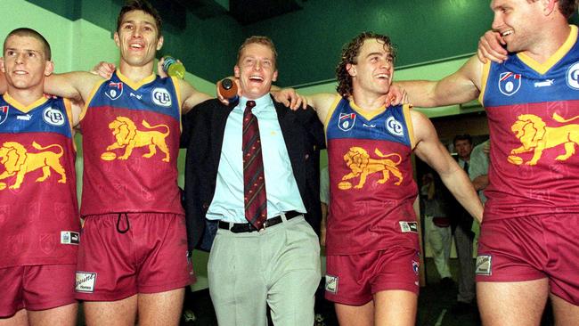 11/09/1999. Lions Brett Voss (from left), co-captain Alastair Lynch, injured co-captain Michael Voss, Steve Lawrence and Jarrod Molloy sing the club's theme song after their 53-point win. 1999 semi-Final. Brisbane Lions v Western Bulldogs.