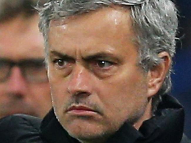 LONDON, ENGLAND - MARCH 11: Jose Mourinho the manager of Chelsea directs his players during the UEFA Champions League Round of 16, second leg match between Chelsea and Paris Saint-Germain at Stamford Bridge on March 11, 2015 in London, England. (Photo by Paul Gilham/Getty Images)