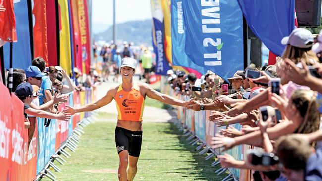 Ali Day winning the 2015 Coolangatta Gold. Pic by Luke Marsden.