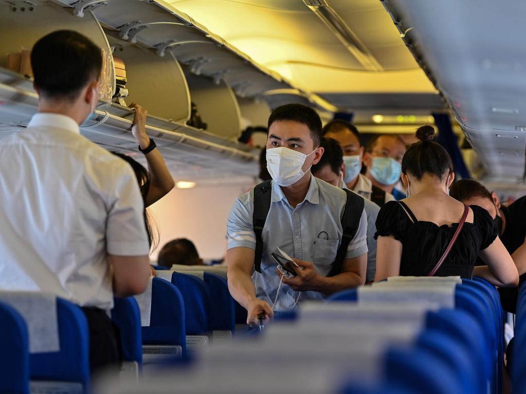 Qantas make face masks compulsory on Melbourne flights | escape.com.au