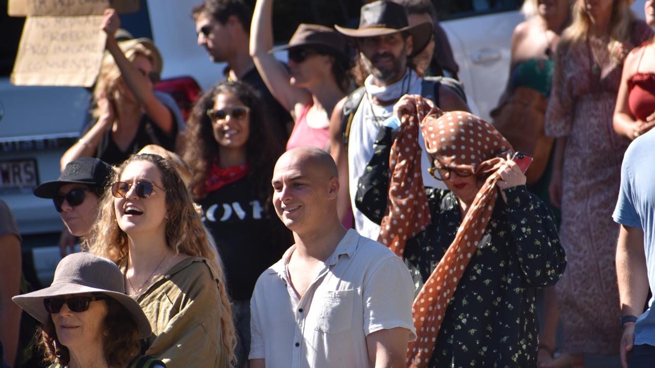 Protesters at the New South Wales Queensland border protesting the covid vaccine, the border rules and the New South Wales lockdown on August 22, 2021. Photo: Liana Walker