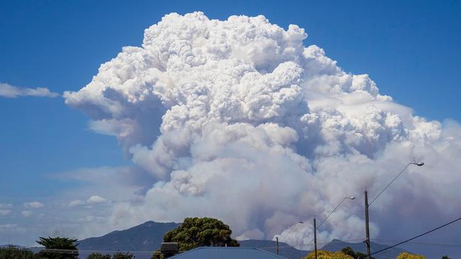 Smoke fills the sky in Ararat as the fire rages. Picture: Wayne Suffield