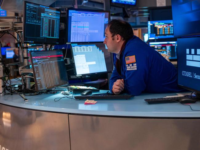 NEW YORK, NEW YORK - JANUARY 10: Traders work on the floor of the New York Stock Exchange (NYSE) on January 10, 2025 in New York City. The Dow fell over 700 points on Friday as markets continued to react to strong US job numbers and fears that the Federal Reserve will not make significant rate cuts.   Spencer Platt/Getty Images/AFP (Photo by SPENCER PLATT / GETTY IMAGES NORTH AMERICA / Getty Images via AFP)