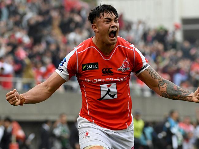 Rahboni Warren Vosayaco of the Sunwolves reacts after his team won their Super Rugby match between the Sunwolves of Japan and the Bulls of South Africa at Prince Chichibu Memorial stadium in Tokyo on April 8, 2017. / AFP PHOTO / Toshifumi KITAMURA