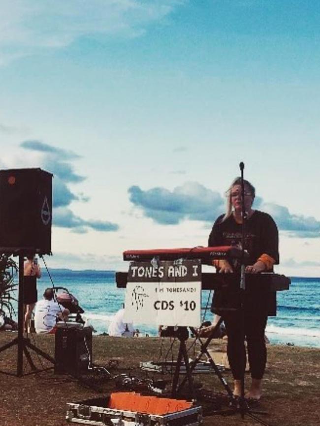 Tones And I busking in Byron: Picture: Facebook