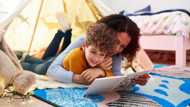 Teaching children to read when they start school is making them anxious and causing learning problems, a veteran Australian literacy expert says.