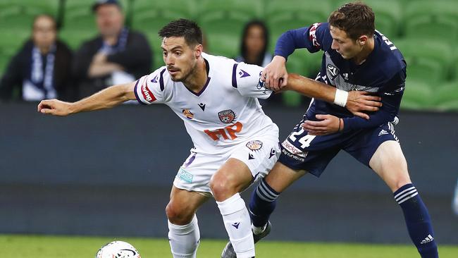 Perth Glory’s Bruno Fornaroli battles against Victory’s Anthony Lesiotis last Friday