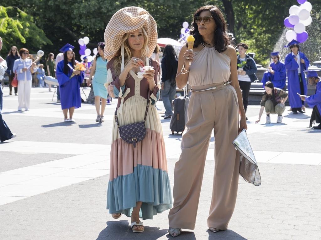 Sarah Jessica Parker – and her giant hat – with co-star Sarita Choudhury in a scene from the show. Picture: Craig Blankenhorn/HBO via AP