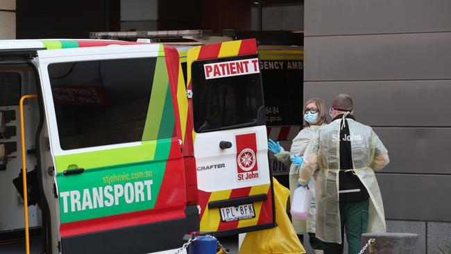 Six nurses from one ward at St Vincent's Hospital in Melbourne have tested positive to COVID-19 in the past week. Picture: NCA NewsWire /David Crosling