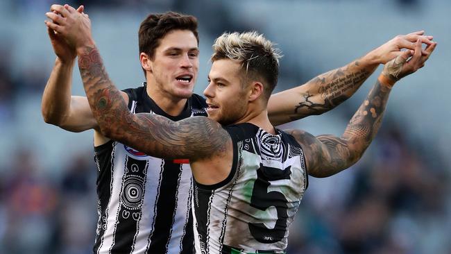 Jamie Elliott celebrates a goal with Jack Crisp.