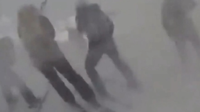 Siblings survive horror avalanche (9News)