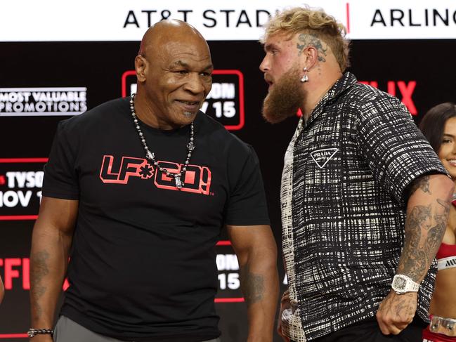 NEW YORK, NEW YORK - AUGUST 18: Mike Tyson and Jake Paul attend Fanatics Fest Press Conference at Javits Center on August 18, 2024 in New York City.   Michael Loccisano/Getty Images/AFP (Photo by Michael loccisano / GETTY IMAGES NORTH AMERICA / Getty Images via AFP)