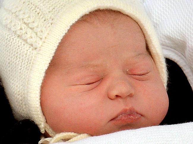 Britain's Prince William, Duke of Cambridge, carries his newly-born daughter, his second child with Catherine, Duchess of Cambridge, as they leave the Lindo Wing at St Mary's Hospital in central London, on May 2, 2015. The Duchess of Cambridge was safely delivered of a daughter weighing 8lbs 3oz, Kensington Palace announced. The newly-born Princess of Cambridge is fourth in line to the British throne. AFP PHOTO / POOL / JOHN STILLWELL