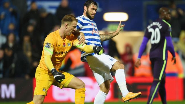 LONDON, ENGLAND - NOVEMBER 08: Joe Hart of Manchester City tangles with Charlie Austin of QPR during the Barclays Premier League match between Queens Park Rangers and Manchester City at Loftus Road on November 8, 2014 in London, England. (Photo by Tom Dulat/Getty Images)