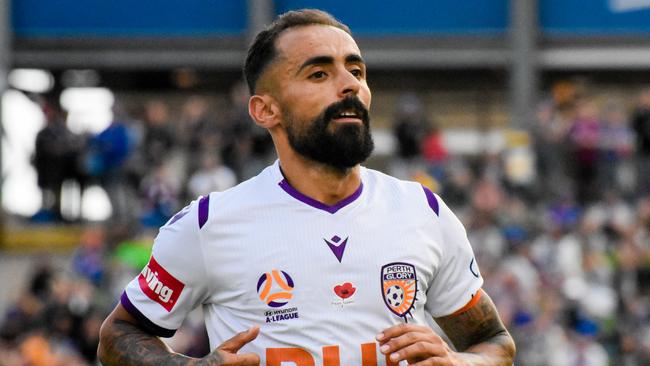 Diego Castro of Glory during the Round 5 A-League match between Newcastle Jets and Perth Glory at McDonald Jones Stadium in Newcastle, Saturday, November 9, 2019. (AAP Image/Devante Clut) NO ARCHIVING, EDITORIAL USE ONLY