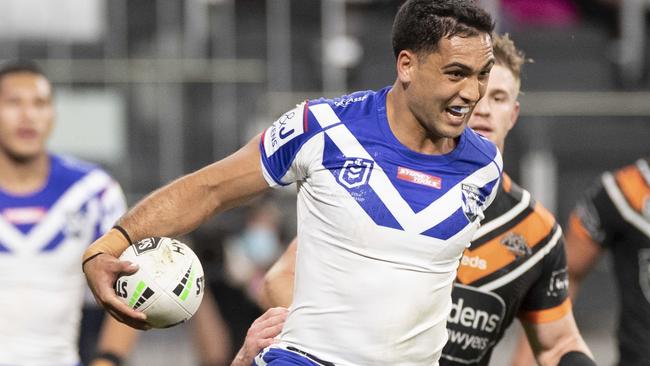 Reimis Smith of the Bulldogs during the Round 7 NRL match between the Canterbury-Bankstown Bulldogs and the Wests Tigers at Bankwest Stadium in Sydney, Sunday, June 28, 2020. (AAP Image/Craig Golding) NO ARCHIVING, EDITORIAL USE ONLY