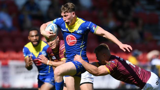 ST HELENS, ENGLAND - MAY 19: Matty Nicholson of Warrington Wolves is challenged by Harry Rushton of Huddersfield Giants during the Betfred Challenge Cup Semi-Final match between Huddersfield Giants and Warrington Wolves at Totally Wicked Stadium on May 19, 2024 in St Helens, England. (Photo by Ben Roberts Photo/Getty Images)