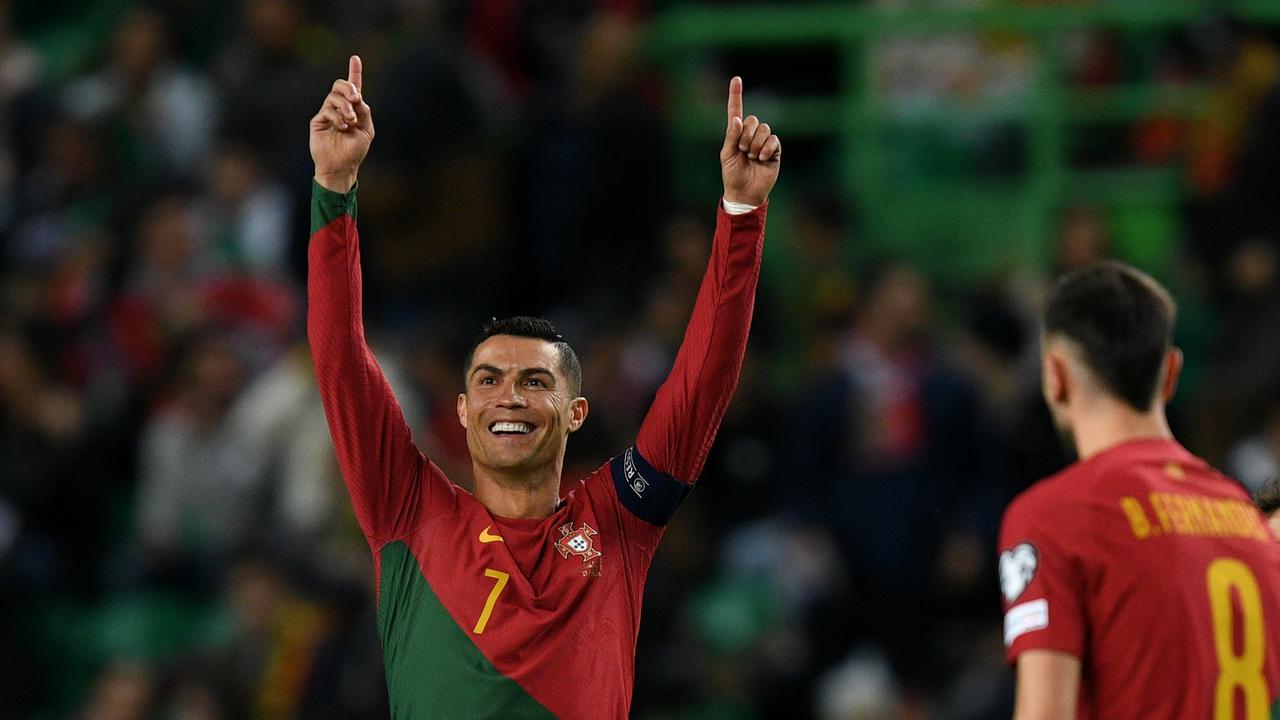 Cristiano Ronaldo du Portugal célèbre après les scores de Joao Cancelo (non représenté).  (Photo par Octavio Passos/Getty Images)