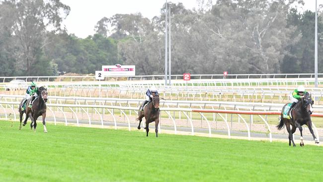 Pharmacy Slippers (centre) chases home Warparty at Seymour on July 22. Picture: Pat Scala / Racing Photos