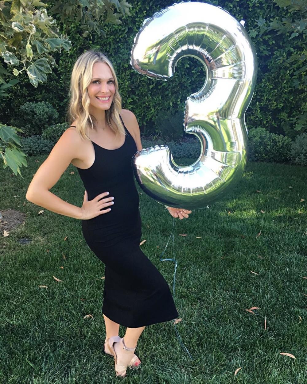 Molly Sims is pregnant with her third child - Vogue Australia