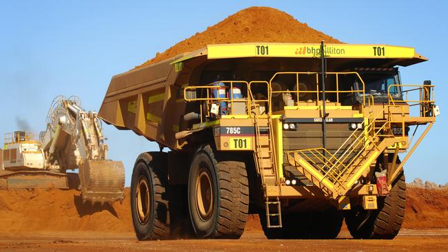 An undated handout photo as supplied by BHP Billiton on Friday, June 27, 2008 of operations at its Ravensthorpe nickel mine in Western Australia. BHP profits are soaring on the back of the global commodity boom including demand for nickel which used in the production of stainless steel. (AAP Image/BHP) NO ARCHIVING, EDITORIAL USE ONLY