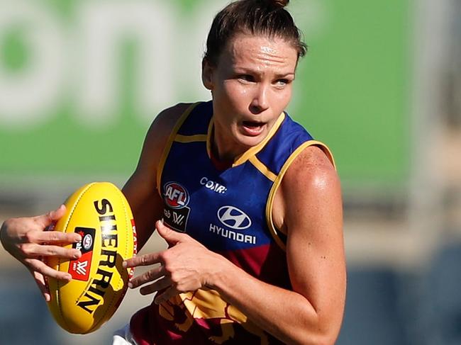 MELBOURNE, AUSTRALIA - MARCH 19: Emily Bates of the Lions in action ahead of Sarah Hosking of the Blues during the 2017 AFLW Round 07 match between the Carlton Blues and the Brisbane Lions at Ikon Park on March 19, 2017 in Melbourne, Australia. (Photo by Adam Trafford/AFL Media/Getty Images)