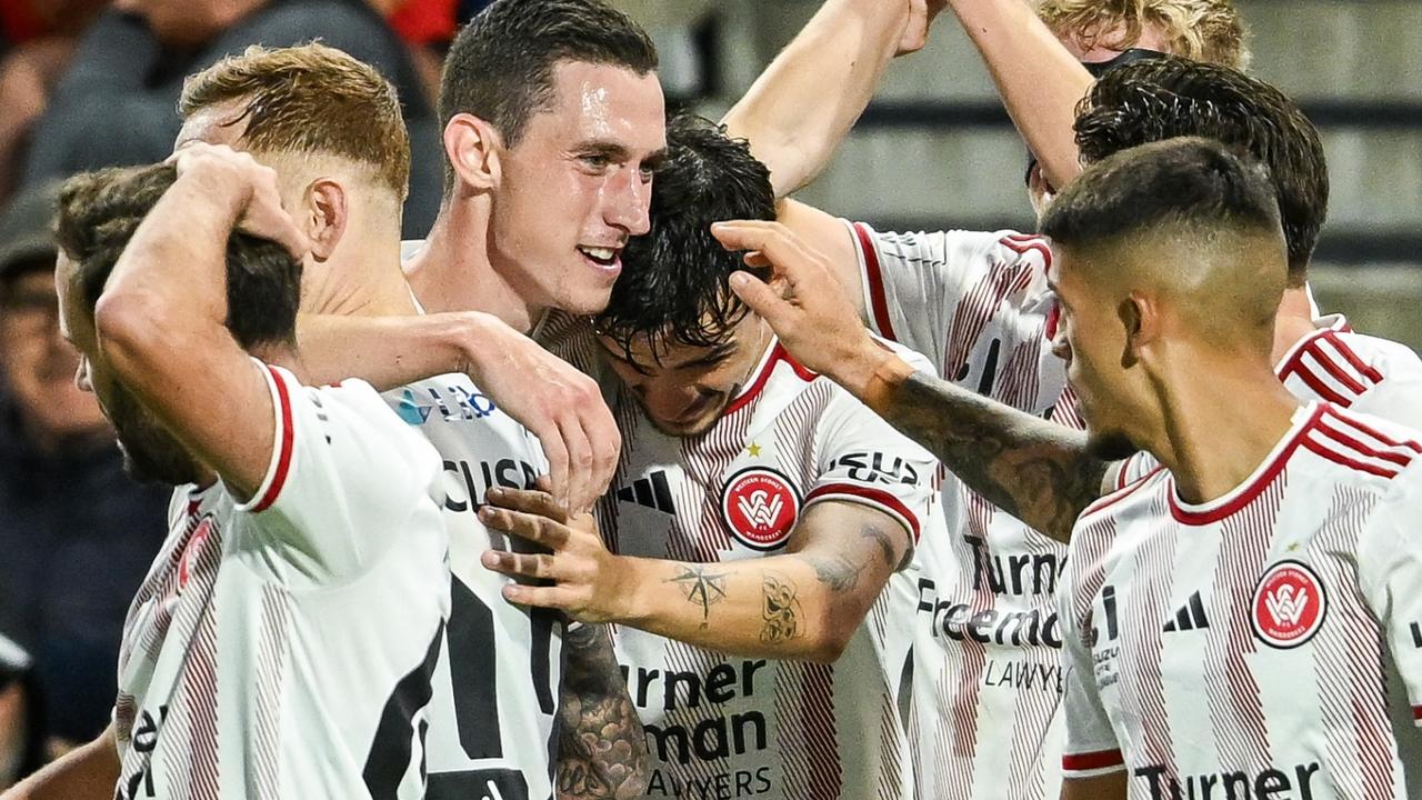 Coach expelled as Wanderers fight back to stun Adelaide United