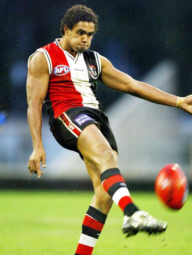 Former St Kilda player Allan Murray will wear the red, white and black of Devon Meadows this season.