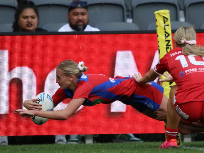 Lilly McNamara opens the scoring for Newcastle in the Tarsha Gale Cup grand final with Illawarra Steelers. Picture: Warren Gannon Photography