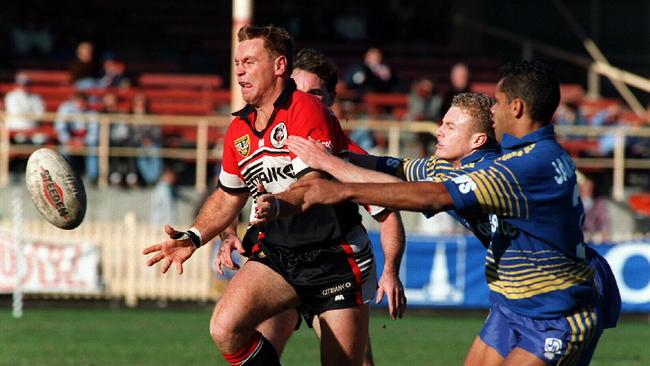 Greg Florimo (ball), Norths v Parramatta, Winfield Cup 1995. Sport / Rugby League / Action