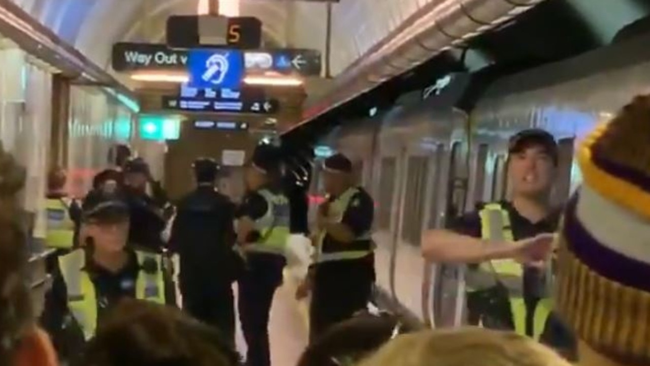 Flagstaff train station gun scare: Melbourne trains restart after false ...