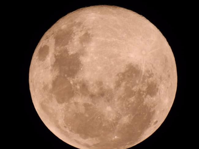 Supermoon - Pink Moon - Picture Josué Fede Boquín
