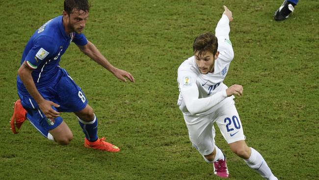 Italy's midfielder Claudio Marchisio (L) vies with England's midfielder Adam Lallana during a Group D football match between England and Italy at the Amazonia Arena in Manaus during the 2014 FIFA World Cup on June 14, 2014. AFP PHOTO / ODD ANDERSEN