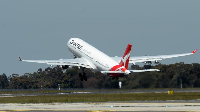 MELBOURNE, AUSTRALIA - NewsWire Photos NOVEMBER 22, 2021: The first post-COVID QANTAS international flight from Melbourne takes off for Singapore. Picture: NCA NewsWire / Andrew Henshaw