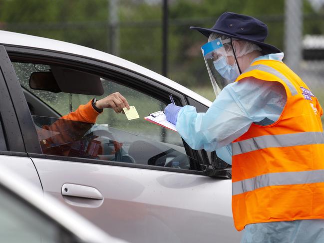 SHEPPARTON  AUSTRALIA - NewsWire Photos OCTOBER 15, 2020: Large queues at drive through testing centres at the Shepparton sport precinct . Mass COVID -19 testing has occurred in Shepparton after truck driver from Melbourne spread coronavirus into the area and has sparked a rush for testing that has quickly overwhelmed the. regional city's capacity as health authorities scramble to avert a wave of infections.. Picture: NCA NewsWire / Sarah Matray