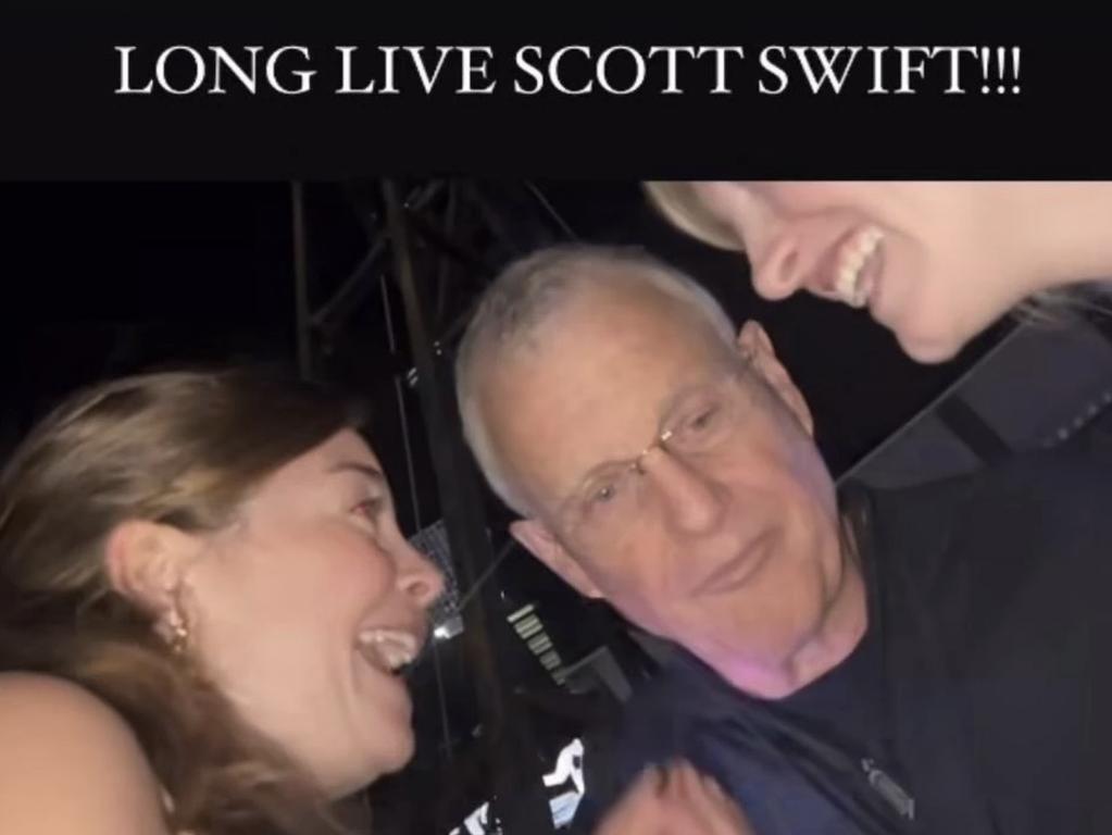 Scott Swift seen with two Aussie bloggers in the VIP tent in Melbourne.