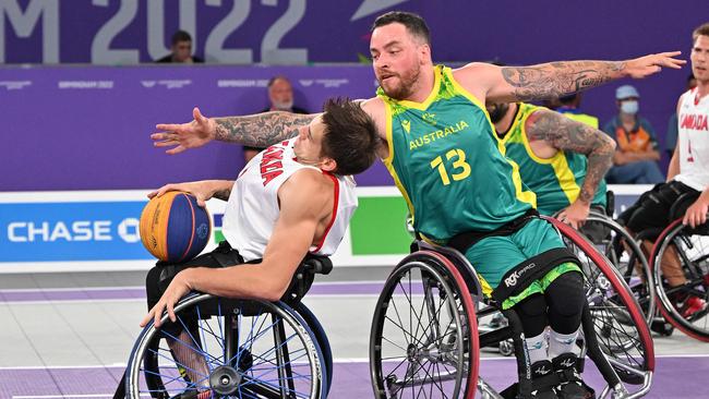 Luke Pople (R) during the para-men's Wheelchair 3x3 Basketball event on day one of the Commonwealth Games at Smithfield in Birmingham, central England, on July 29, 2022. (Photo by GLYN KIRK / AFP)