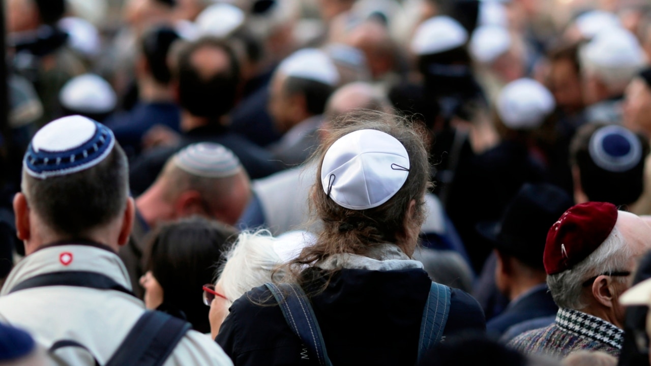 Thousands march in support of Germany's Jewish community