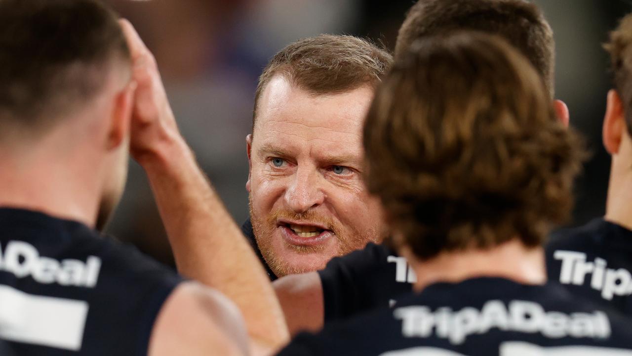 MELBOURNE, AUSTRALIA - JUNE 10: Michael Voss, Senior Coach of the Blues addresses his players during the 2022 AFL Round 13 match between the Essendon Bombers and the Carlton Blues at the Melbourne Cricket Ground on June 10, 2022 in Melbourne, Australia. (Photo by Michael Willson/AFL Photos via Getty Images)
