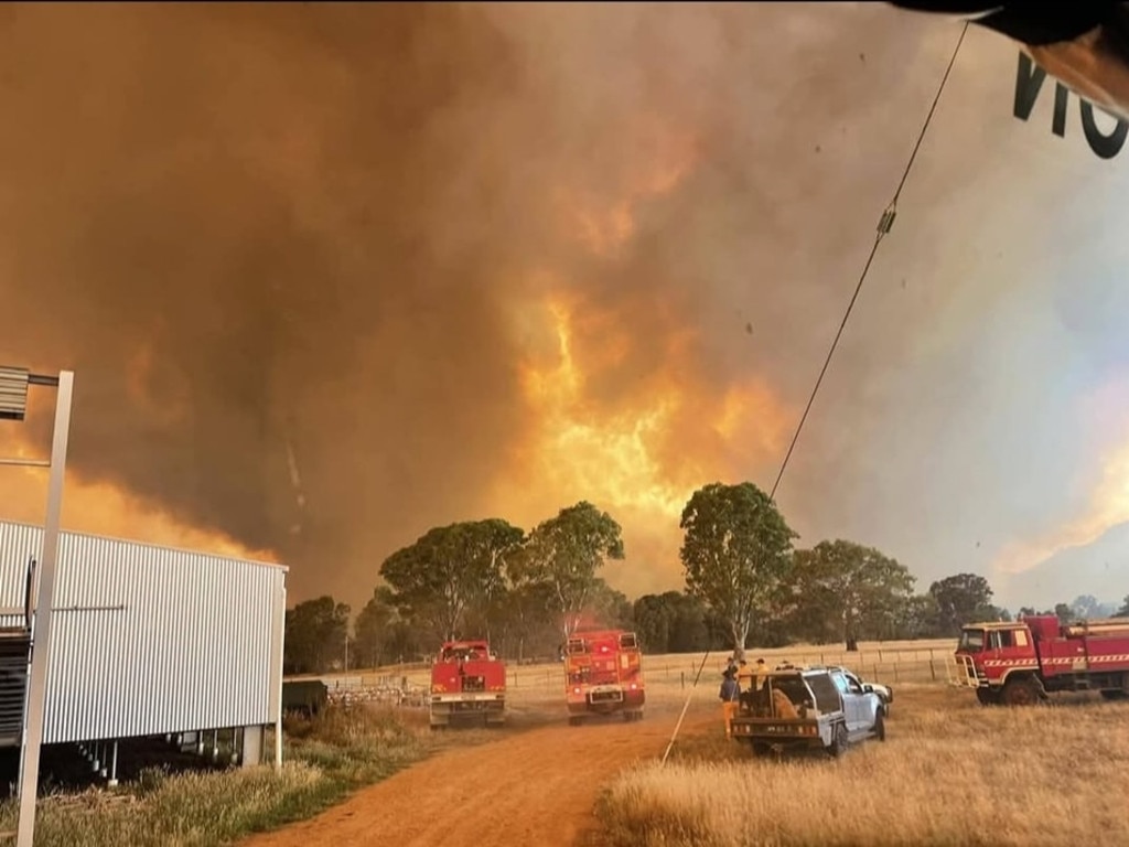 Grampians Fire continues to rage on. Picture: Facebook Hamilton Fire Brigade