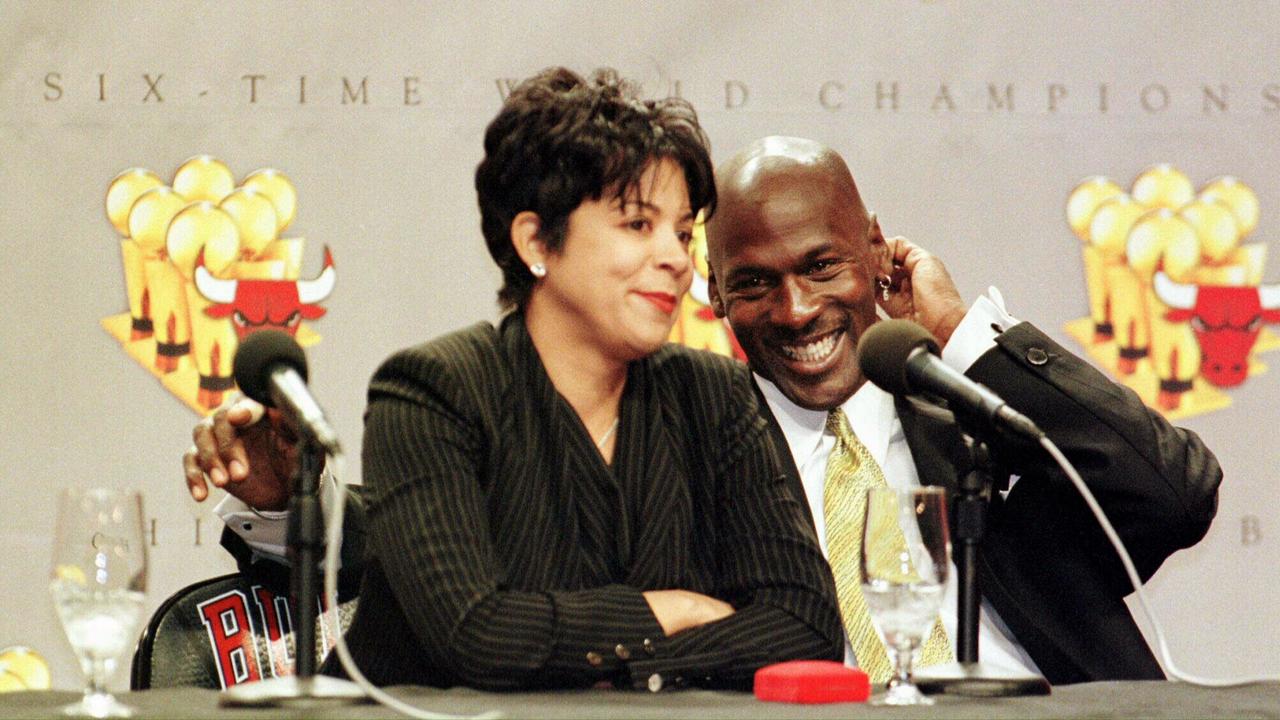 Michael Jordan with wife Juanita Jordan during press conference where he announced his retirement 13 Jan 1999.