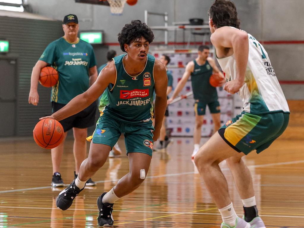 New NBL Next Star Roman Siulepa works out with the Tasmania JackJumpers. Pictures: JackJumpers Media