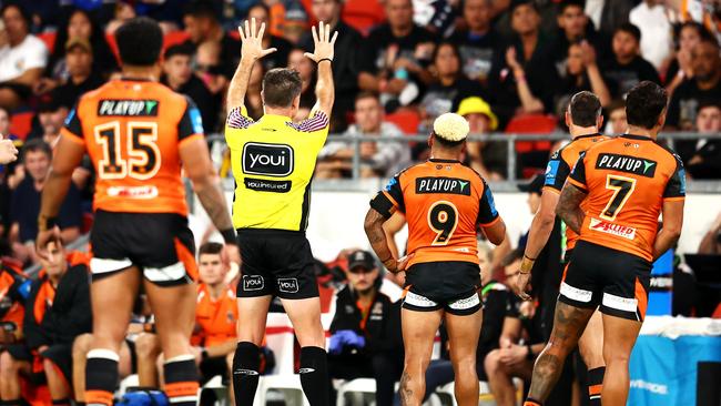 BRISBANE, AUSTRALIA - MAY 19: Referee Chris Butler gives Brent Naden of the Wests Tigers 10 minutes in the sin bin during the round 11 NRL match between Wests Tigers and Dolphins at Suncorp Stadium, on May 19, 2024, in Brisbane, Australia. (Photo by Chris Hyde/Getty Images)