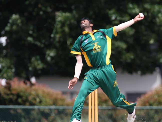 Bayswater bowler Tim Sugumar.