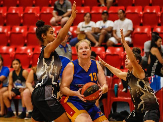 Lightning star April Rummery Lamb, left, closes down the Jets’ Tania Dhu. Picture Glenn Campbell