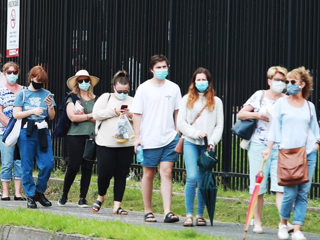 30/12/20: People from the Wollongong area line up for testing at the Wollongong Hospital. John Feder/The Australian.